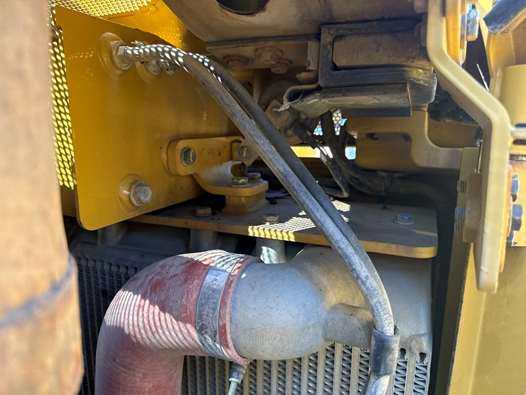 2015-caterpillar-d6t-lgp-image-37