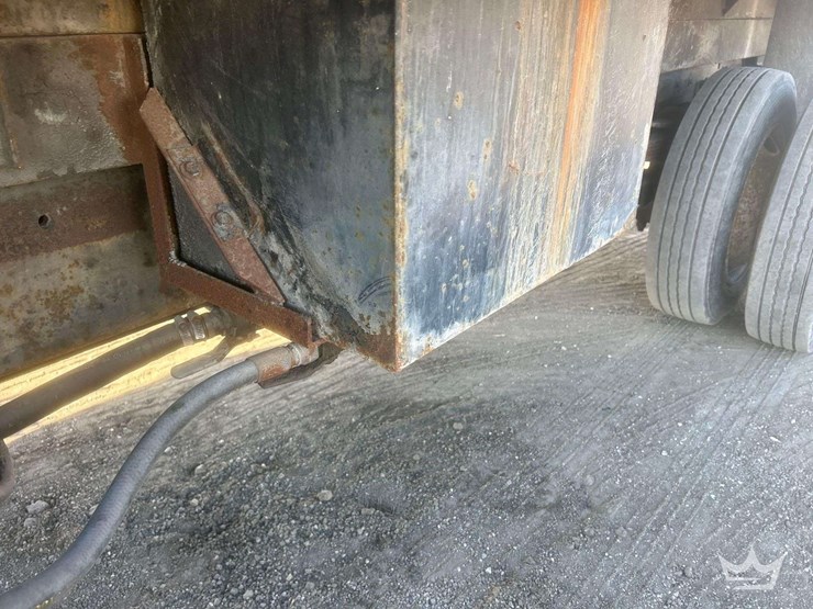 1993-international-4700-crew-cab-landscape-dump-truck-image-12