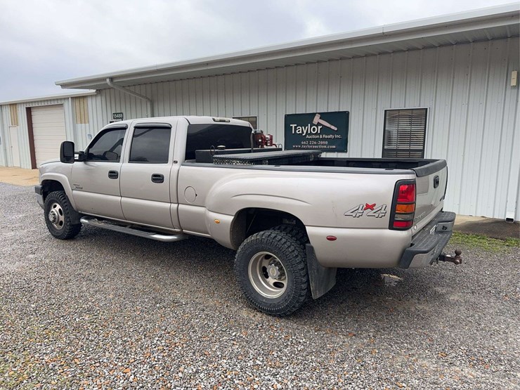 2005-chevrolet-silverado-3500-image-3