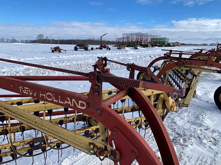 new-holland-260-image-21