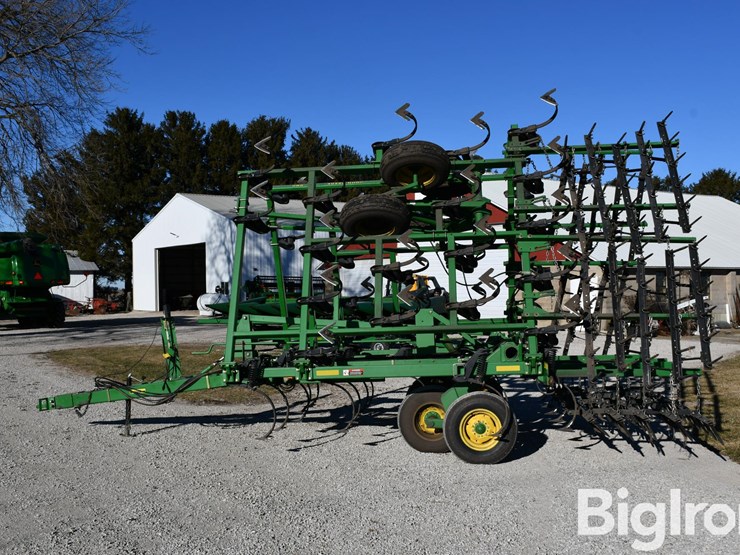 john-deere-32-image-8