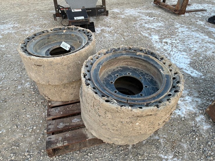 33x12-20-skid-steer-tires-image-4