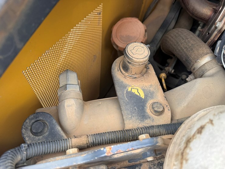 2015-deere-333e-image-22