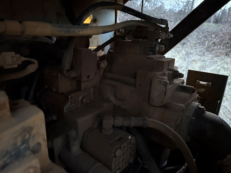 2006-deere-650d-lc-image-31