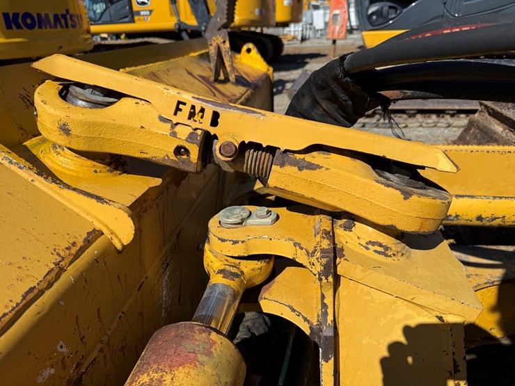 2006-deere-700j-image-16