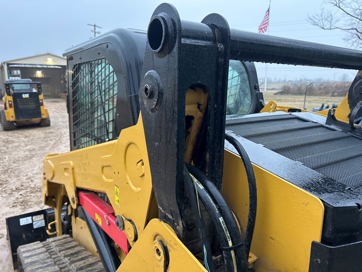 2017-caterpillar-259d-image-19