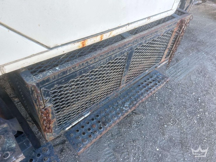 1993-international-4700-crew-cab-landscape-dump-truck-image-18