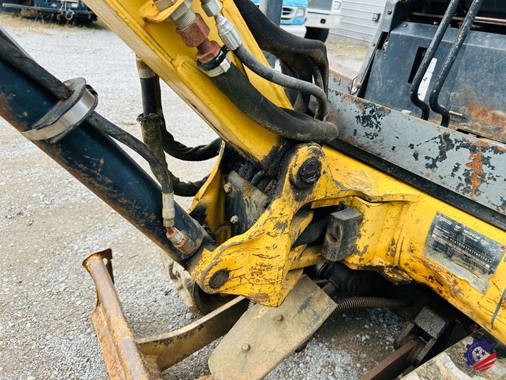 2002-caterpillar-301.5-image-31