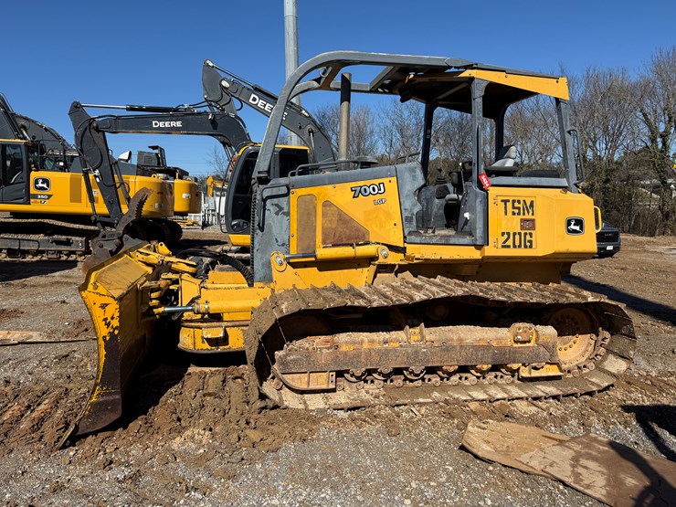 2006-deere-700j-image-2