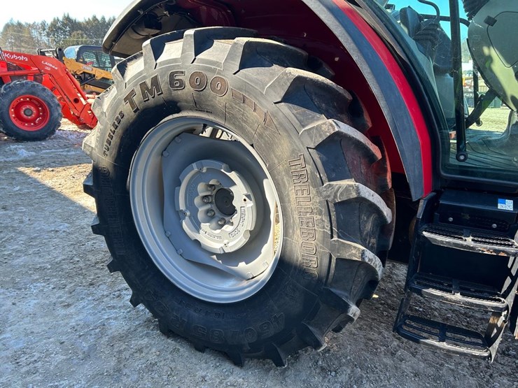 2023-massey-ferguson-5711-image-12