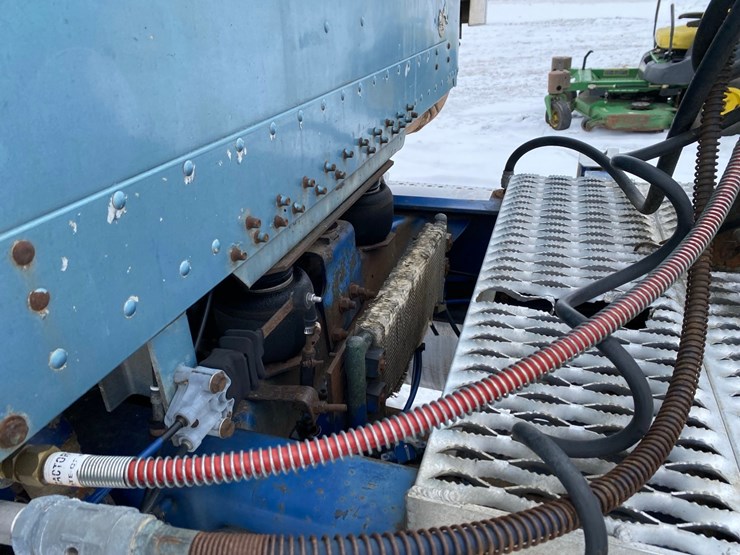 1994-freightliner-day-cab-semi-image-36