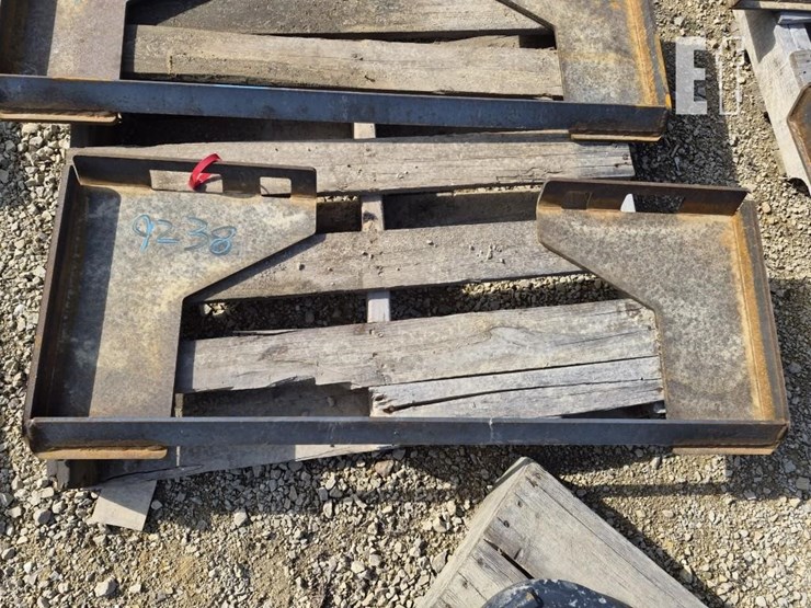 skid-steer-mounting-plate-image-1