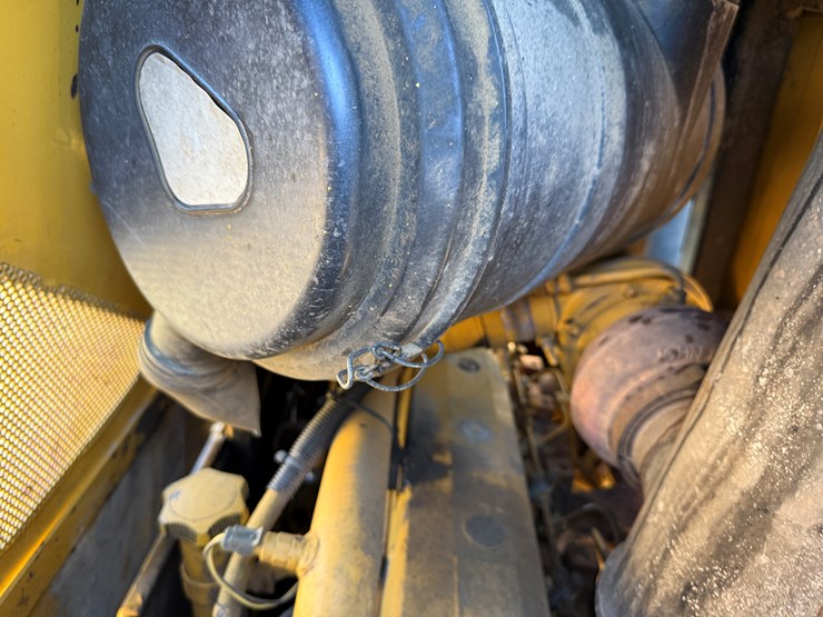 2006-deere-700j-image-32