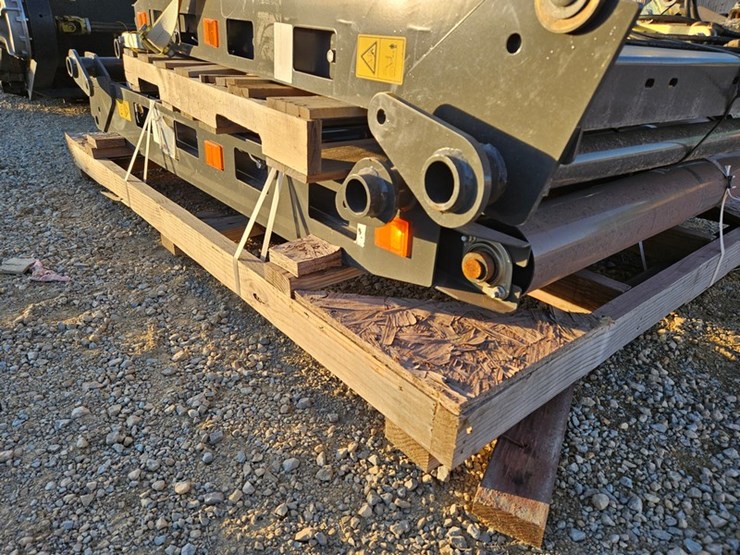 massey-ferguson-lb2234-image-4