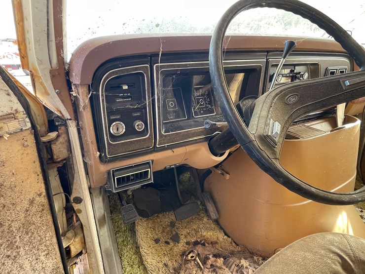 #13021-•-1977-mallard-coach-(no-title)-image-35