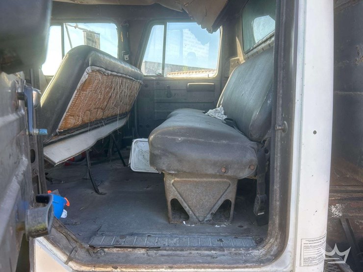 1993-international-4700-crew-cab-landscape-dump-truck-image-20