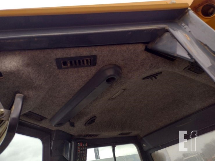 2015-deere-650k-lgp-image-16