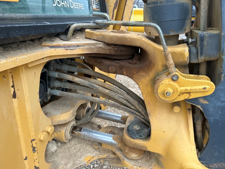 2011-deere-310sj-image-45