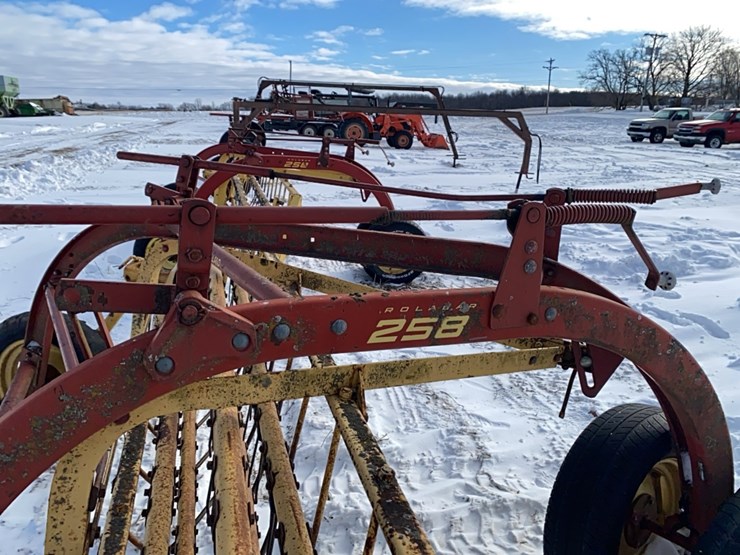 new-holland-258-image-19