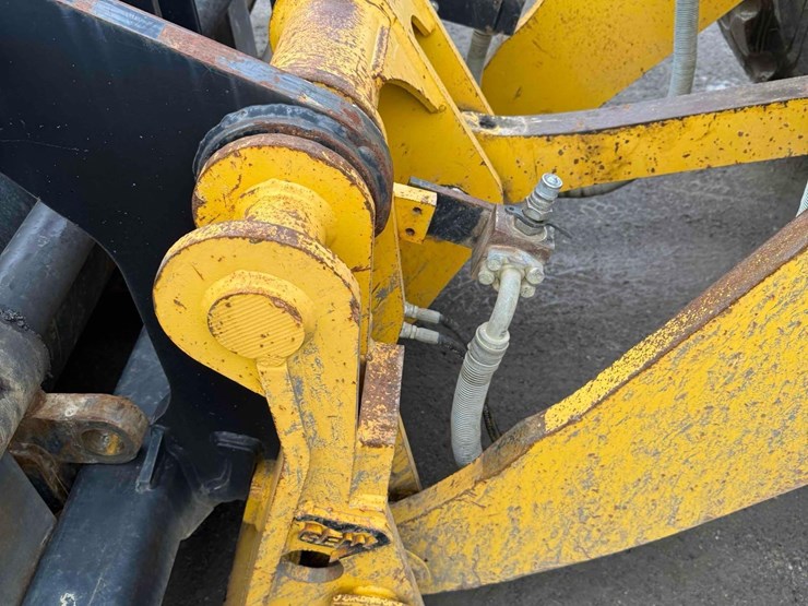 2021-komatsu-wa200-8-image-2