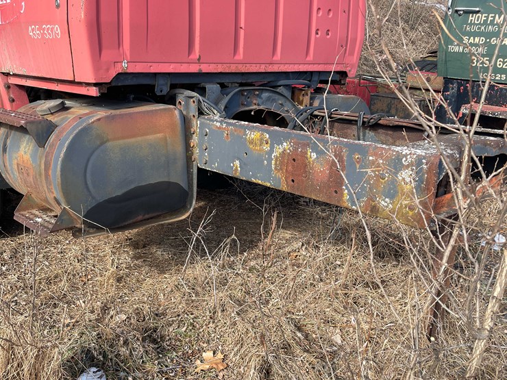 1986-ford-8000-image-25