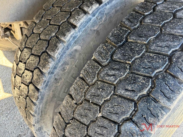 1998-mack-rd688s-image-10