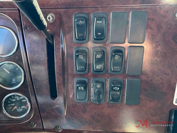 2005-mack-granite-cv713-image-35