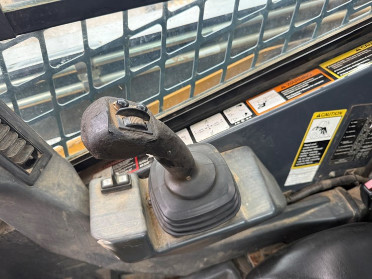 2015-deere-333e-image-31