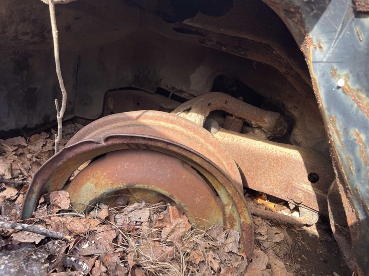 #13026-•-(1)-vintage-truck-and-(2)-vintage-cars-(no-title)-image-128