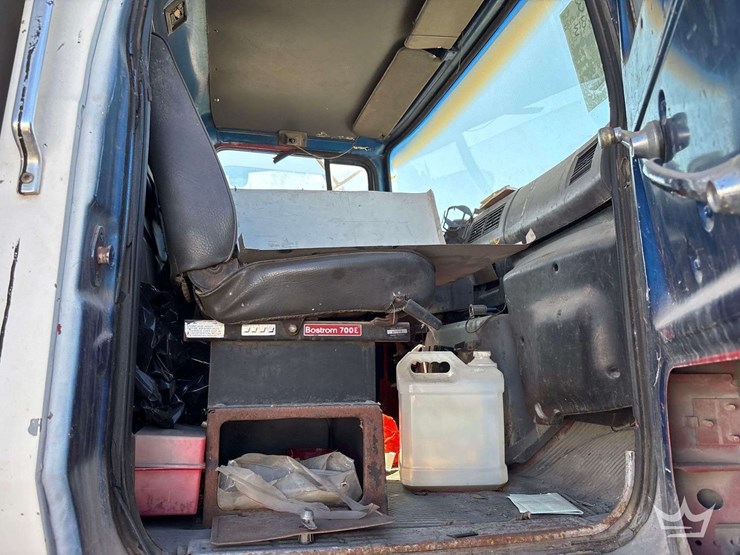 1993-ford-ls9000-image-33