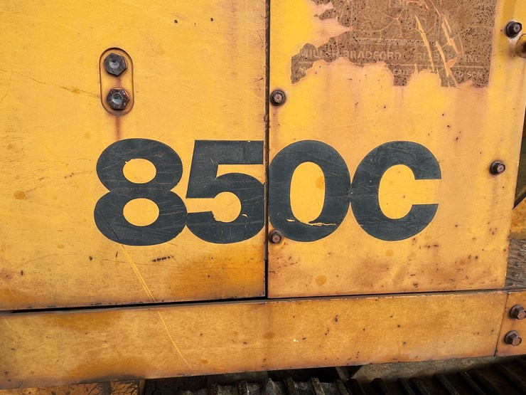 #13009-•-case-8500-crawler-loader-image-10