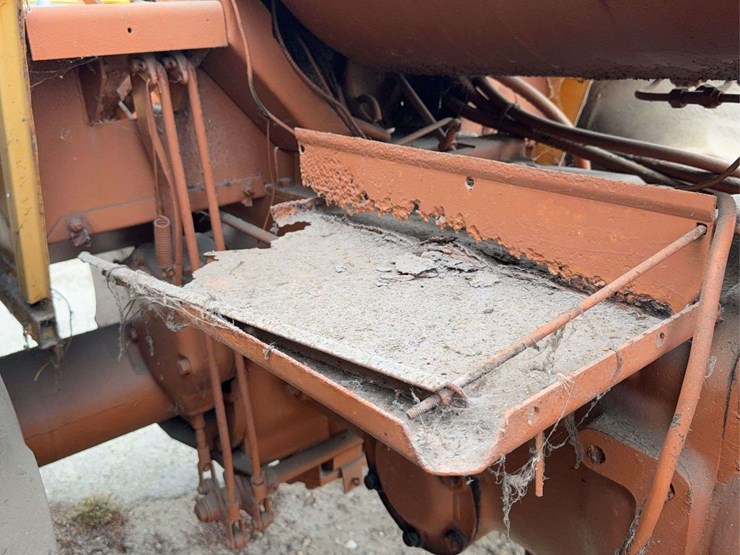 minneapolis-moline-g706-image-21