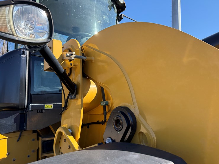 2016-caterpillar-938m-image-18