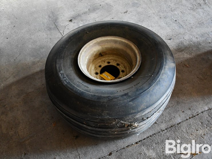 armstrong-16.5l-16.1-tire-on-8-bolt-rim-image-8