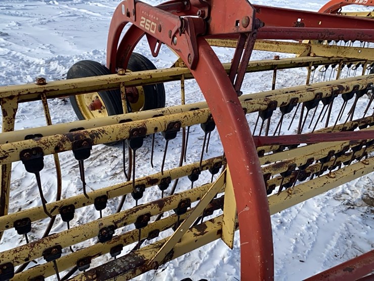 new-holland-260-image-12