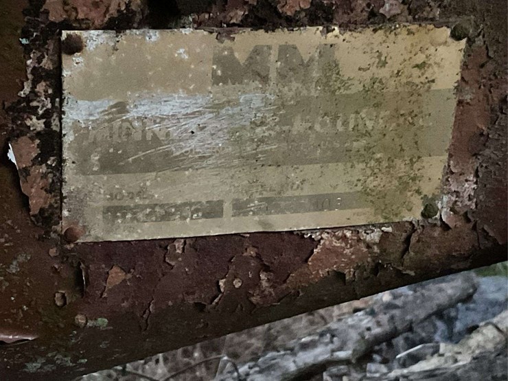 minneapolis-moline-jet-star-orchard-parts-tractor-image-9