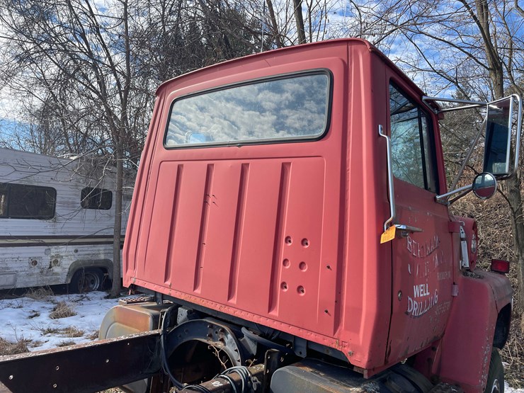 1986-ford-8000-image-21