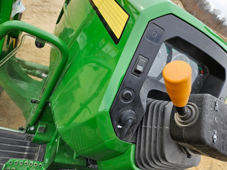2025-john-deere-5067e-image-37
