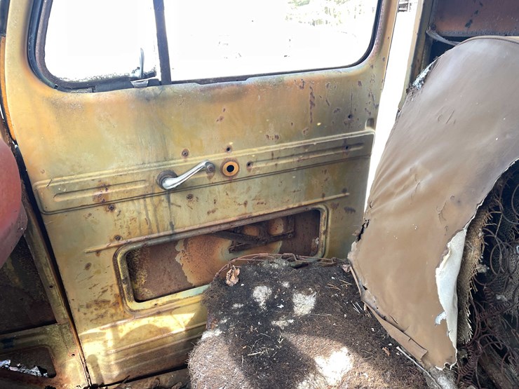 #13026-•-(1)-vintage-truck-and-(2)-vintage-cars-(no-title)-image-58