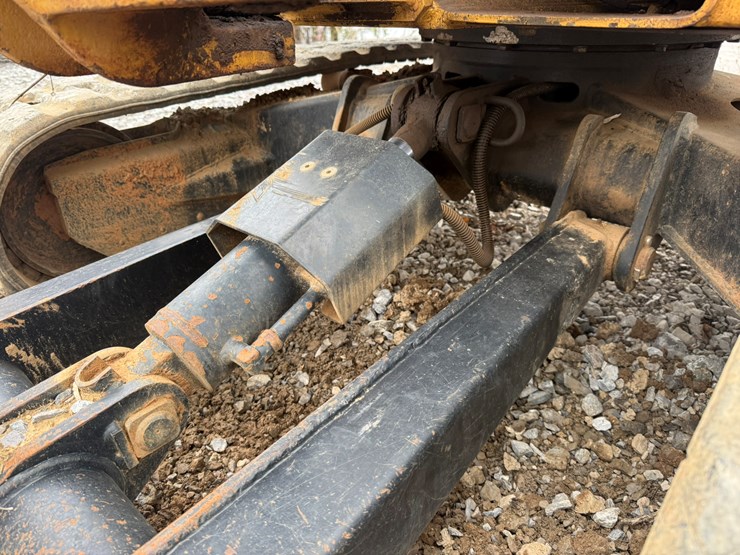 2014-caterpillar-302.7d-image-32