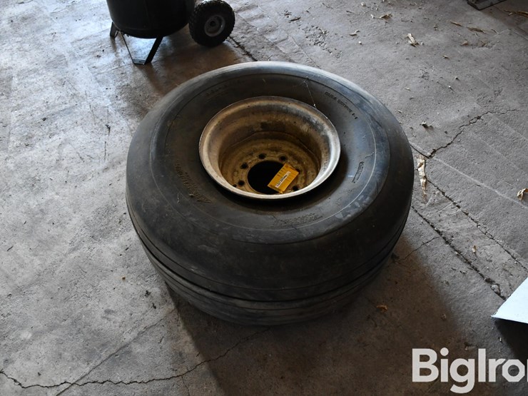 armstrong-16.5l-16.1-tire-on-8-bolt-rim-image-2