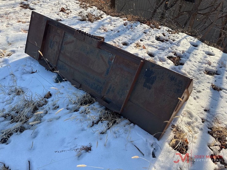 cat-73"-tooth-bucket-skid-steer-attachment-image-2