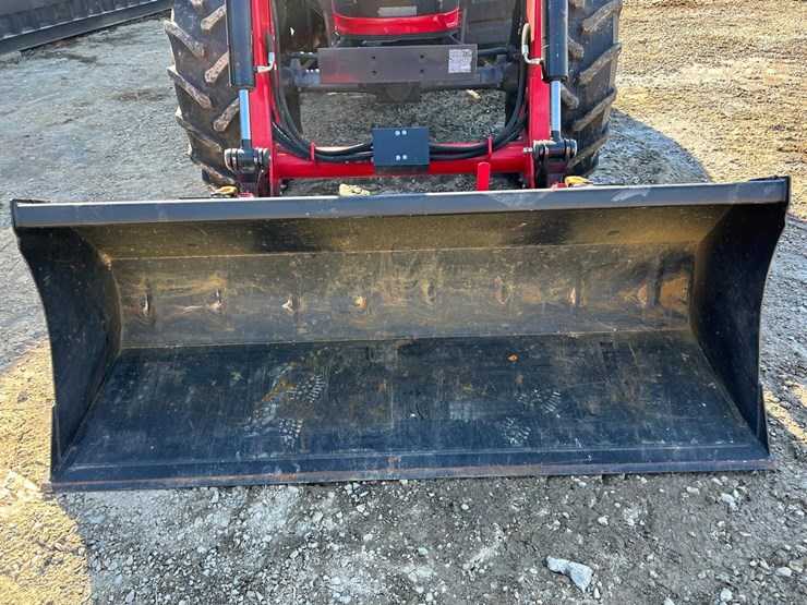 2023-massey-ferguson-5711-image-9