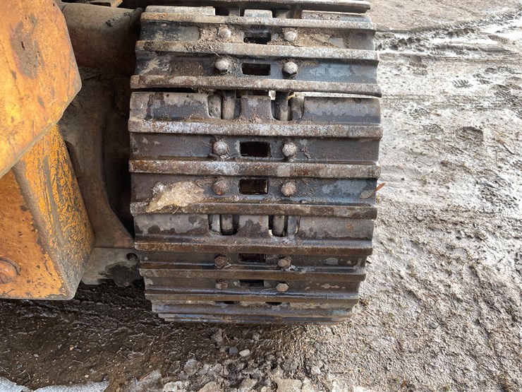 #13009-•-case-8500-crawler-loader-image-21