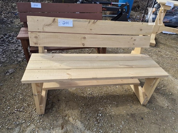 homemade-wooden-bench-image-1