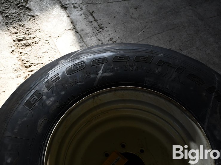 bf-goodrich-425/65r22.5-tire-on-8-bolt-rim-image-11