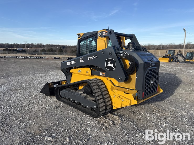 2025-john-deere-11-image-7