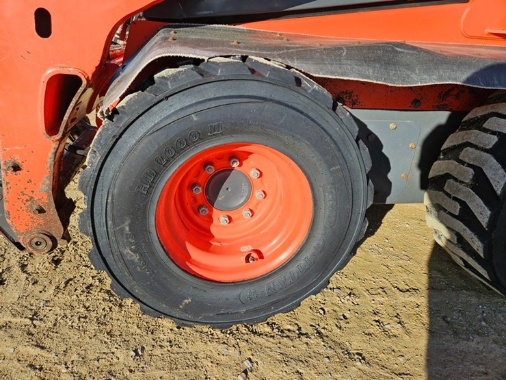 2022-kubota-ssv75-image-28