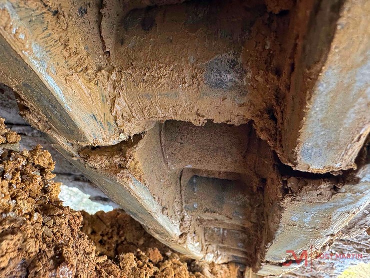 deere-245g-lc-image-8