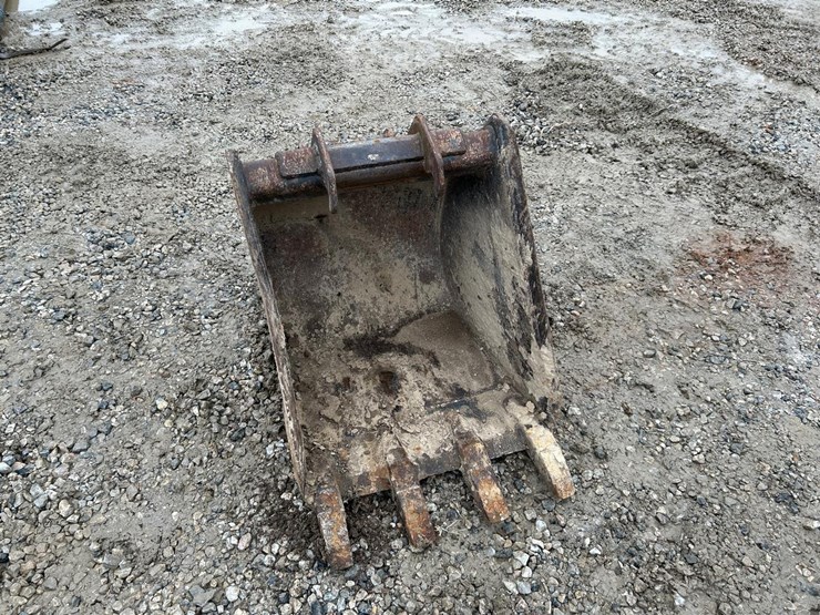 bobcat-24”-excavator-bucket-image-2